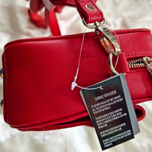 CROSSBODY, LEATHER, ANIMAL HAIR PRINT ON FLAP, RED, REMOVABLE/ADJUSTABLE BUCKLE - Picture 8 of 16